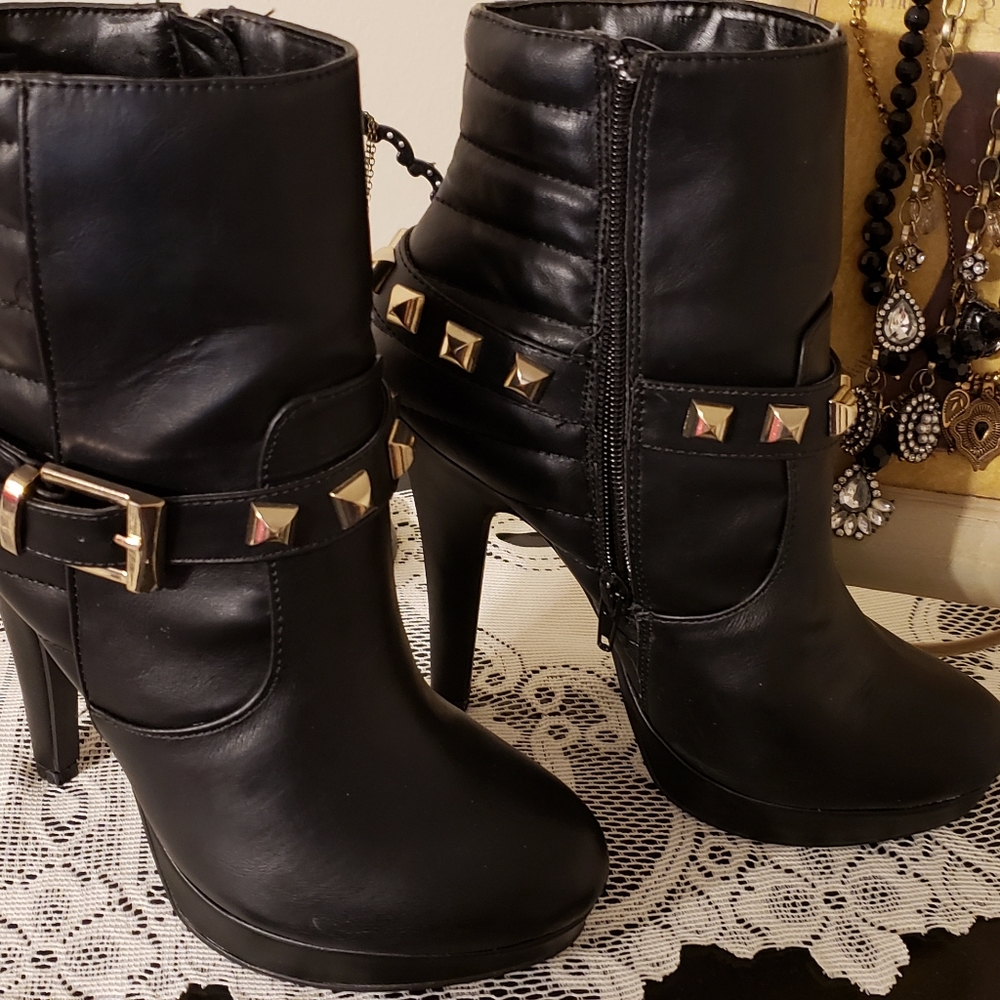 Pink & Pepper Sara Black Boot 7 Super High Heel